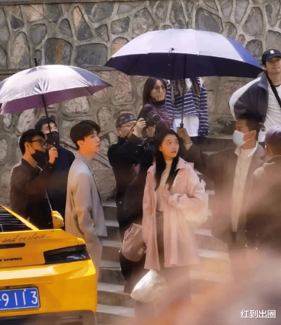 关晓彤|太尴尬！关晓彤再演高中生，被要求裸妆出镜，谁料颜值被搭档碾压