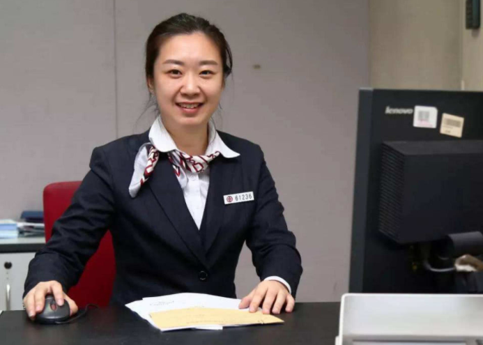 银行|往届生吃“公粮”的机会来了，工作稳定且好上岸，薪资待遇也不差