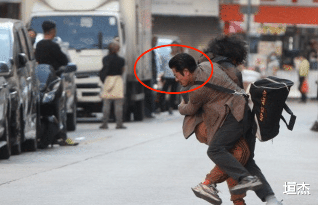 郭富城|郭富城拍武打戏不慎被踢到要害，痛苦万分