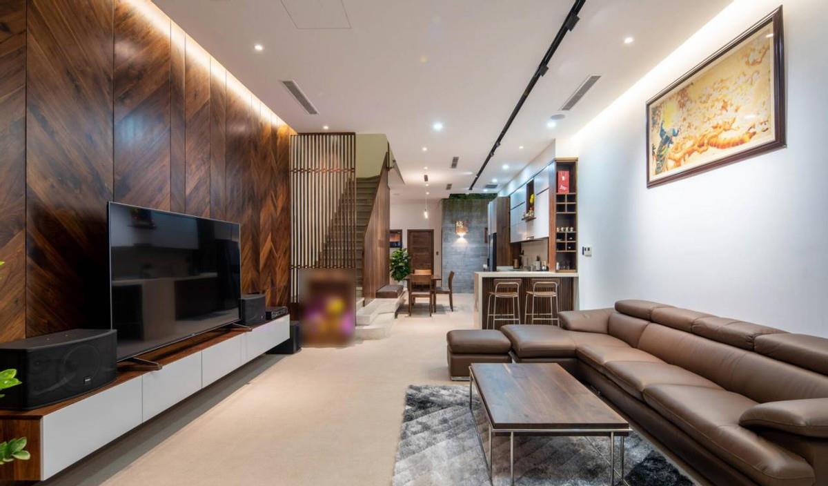 翻新老房交给父母，完工意外收获！胡桃木家具搭配白墙，耐看舒适