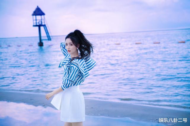 佟丽娅|佟丽娅新恋情曝光？知名主持人掐点“1314”送祝福，她笑容满面