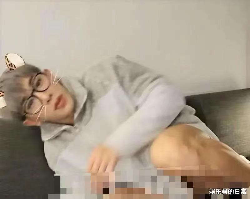 男团|韩团偶像直播又翻车，不穿底裤露私密部位，前科累累曾进少管所