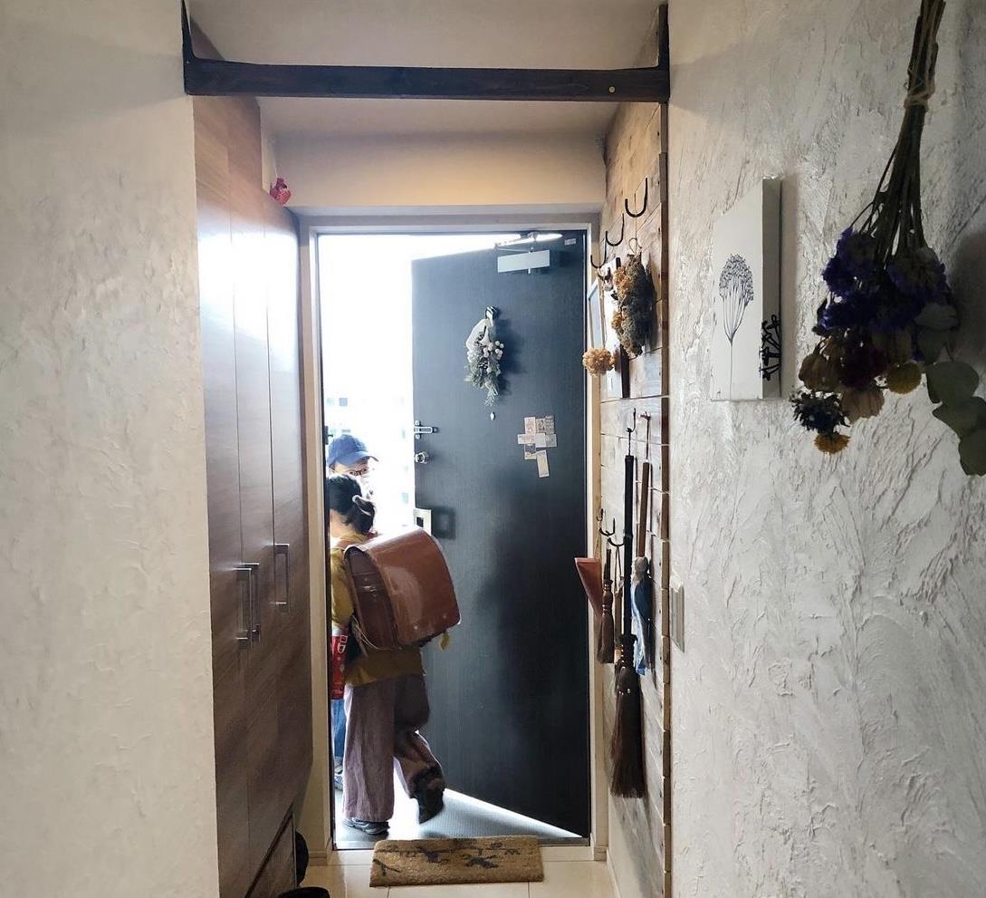 日本复古老房子，太太带俩娃，淘二手家具布置出的精致感，超有品