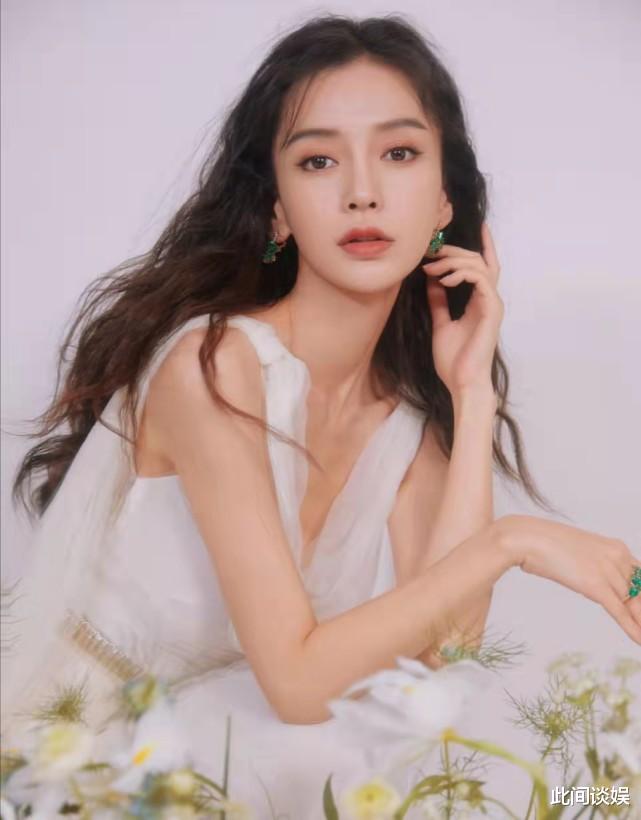 陈宝国|刘诗诗登上《时尚芭莎》闭年刊，baby新杂志封面返璞归真，妆容淡雅