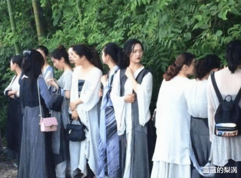 横店|群演聚集地横店现状，美女“泛滥成灾”，成了光棍的天堂