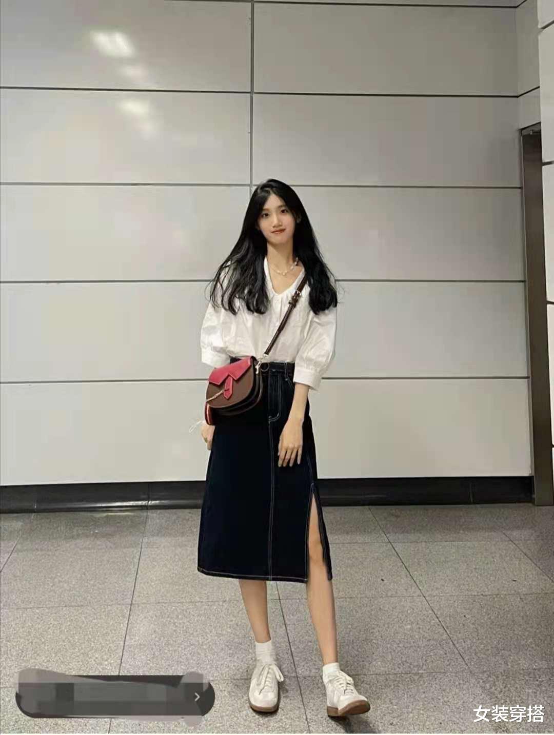 女装穿搭|半身牛仔裙搭配什么上衣好看