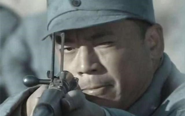 军人|战场上的军官，为何只用战斗力低下的手枪，而不持步枪或冲锋枪？