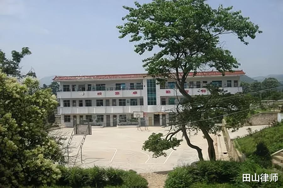 初一女生遭初三男孩性侵,围观十五名男生竟无一人制止,谁之过?