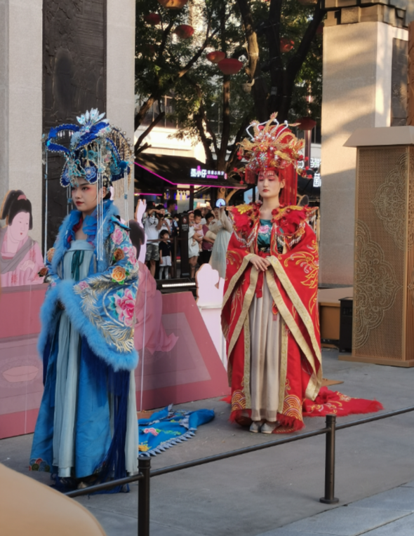 杨幂|还记得不倒翁小姐姐吗？她结婚后就没去了，这是她现在的样子