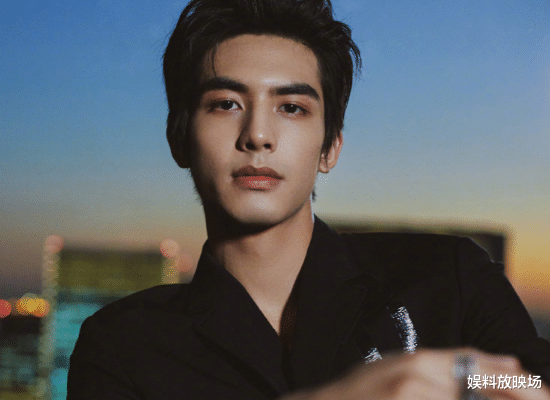 何洁|宋威龙姐姐正面照曝光，看清样子后：龙爸龙妈基因太强大了