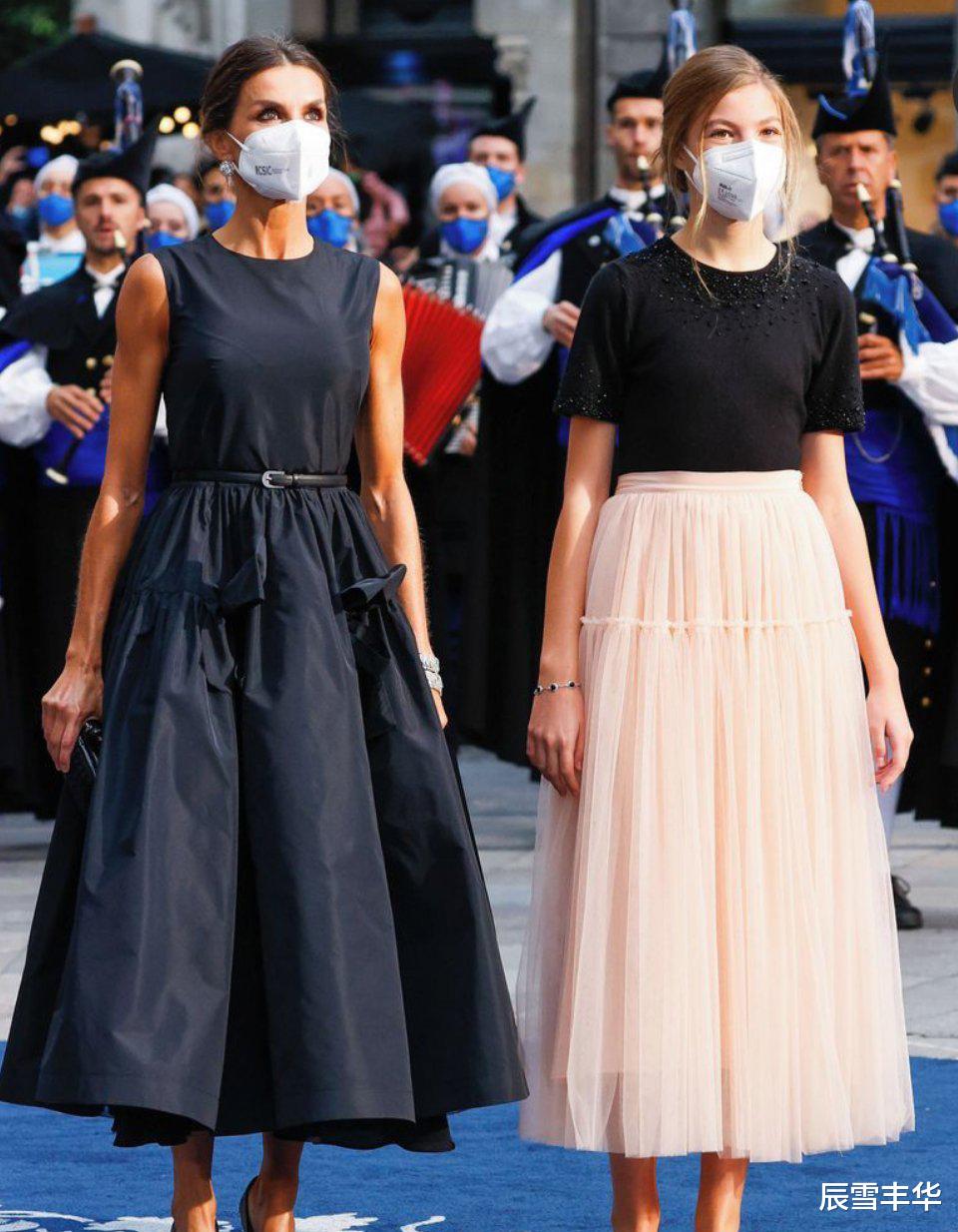 辰雪丰华 莱昂诺尔公主与妹妹同穿裙子，赢在了裙短显活力，索妹打扮的显胖