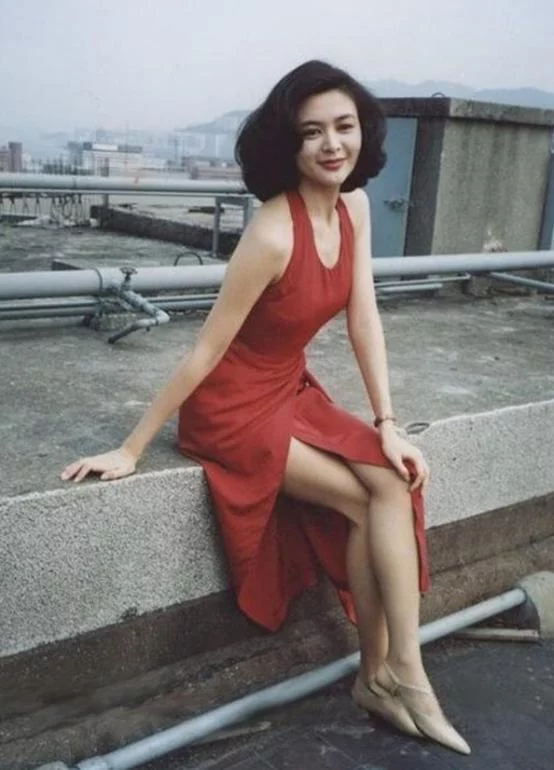 |59岁关之琳近照曝光，褪去昔日高颜值，“香江美人”也逃不过岁月