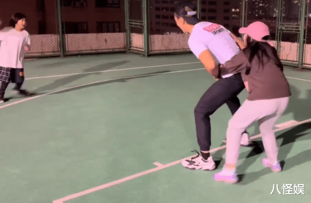 刘雨昕|吴尊刘畊宏带娃打球，NeiNei耍赖撒娇，Max吃糖补充体力好欢乐