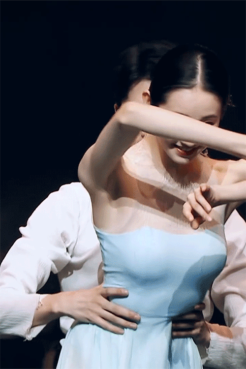 徐晓峰|“小白兔”张艺凡的“黑化史”,娱乐圈就是个大染缸