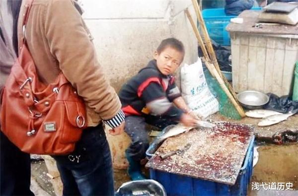 原生家庭 网红“杀鱼弟”自尽：喝掉的不止是百草枯，还有对原生家庭的绝望