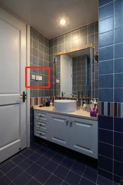 装修时尚家|洗脸盆边装插座?老师傅建议大家注意这个细节,现在知道还不晚