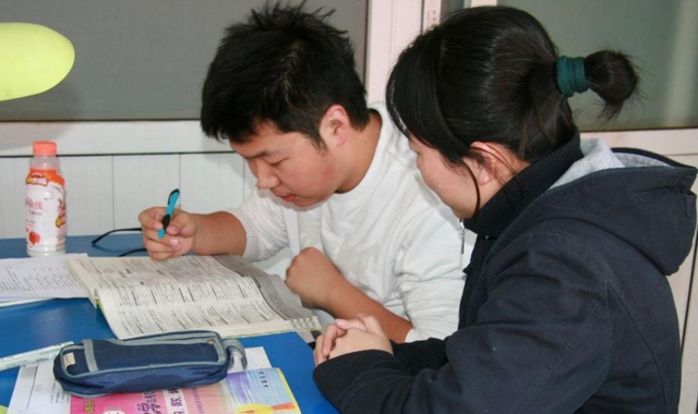 学霸|“学霸”并非天生，清北学生表示：父母职业决定孩子的起跑线