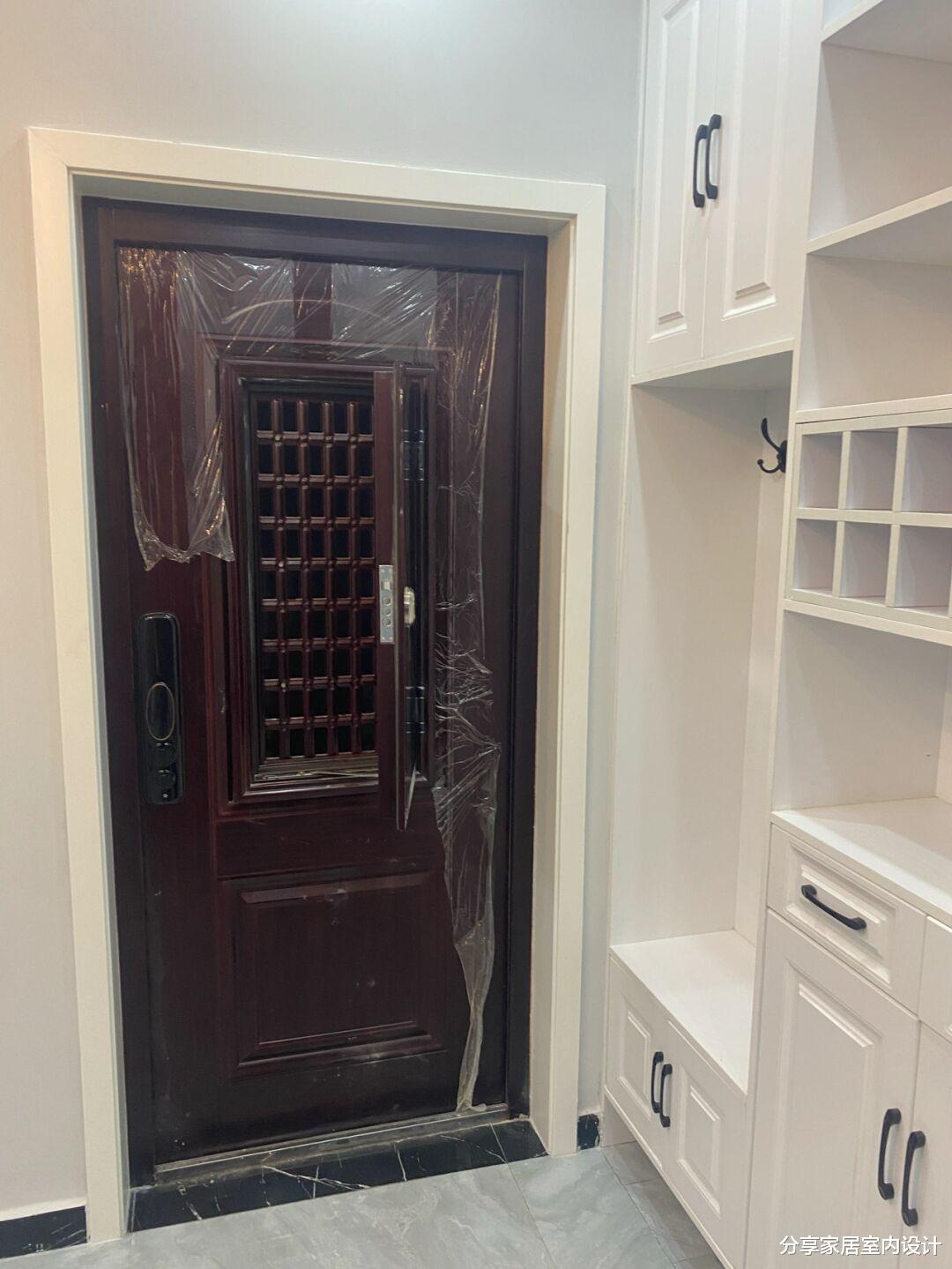 新房终于布置家具,效果很满意,尤其是全屋定制的柜子,美观实用