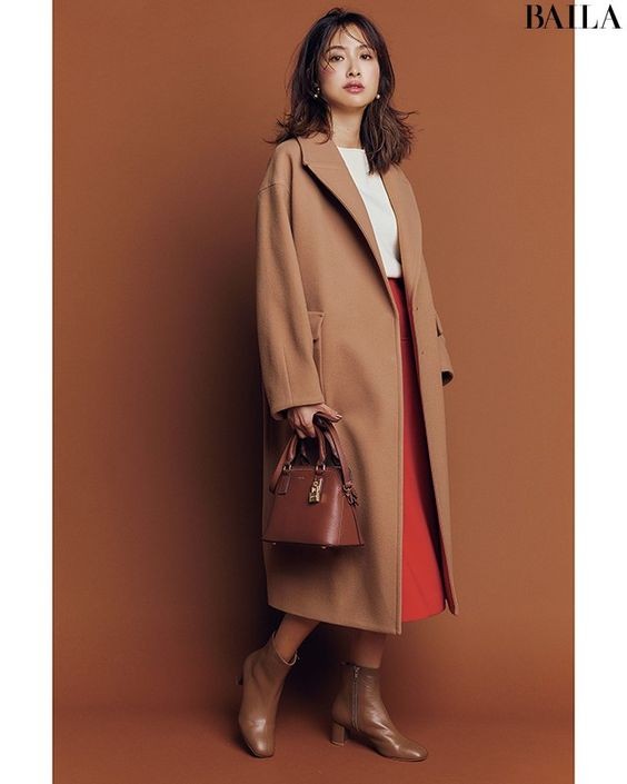 大表姐的时尚圈 老爹鞋先放一放，今年秋冬穿“短靴”更显女人味，这样搭就很美