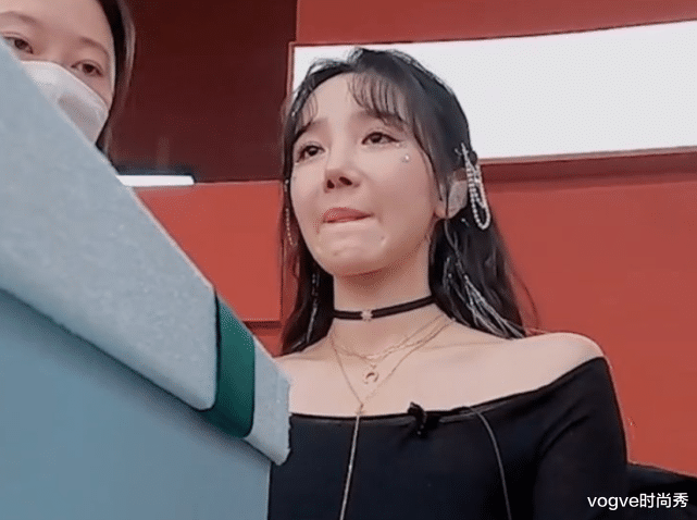 陈小纭|陈小纭有娃娃脸，还有双女团腿，当关掉美颜后，颜值好扎心