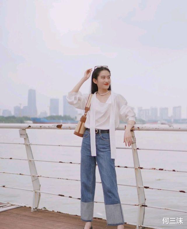 何三沫|秋季穿搭可以选择休闲款，简单基础的服装款式，也能诠释女性的美