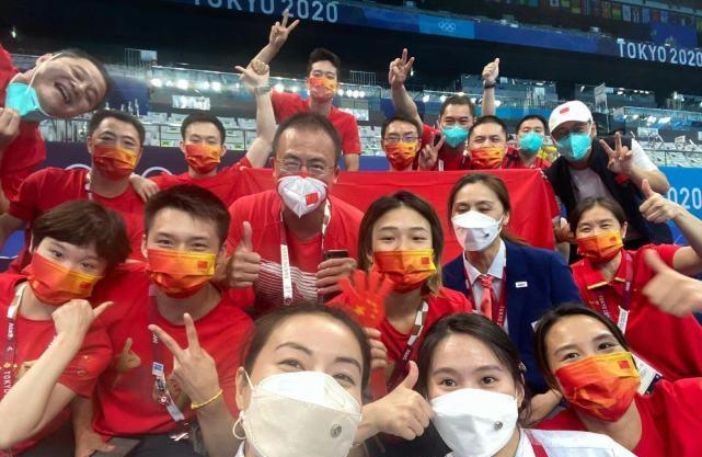 琳妹儿说|郭晶晶晒子女在豪宅泳池玩水画面，仨娃模仿妈妈跳水身手非常灵活