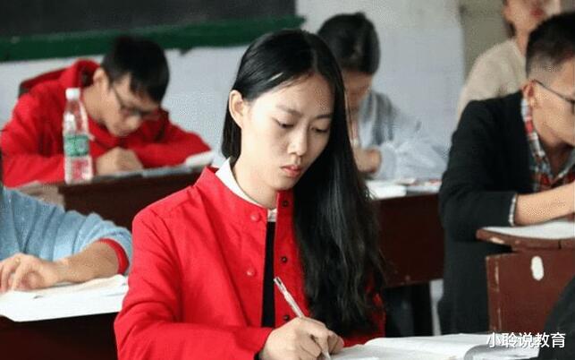 应届毕业生|为什么劝二本生考“公务员”？十年后与同学对比，差距很明显