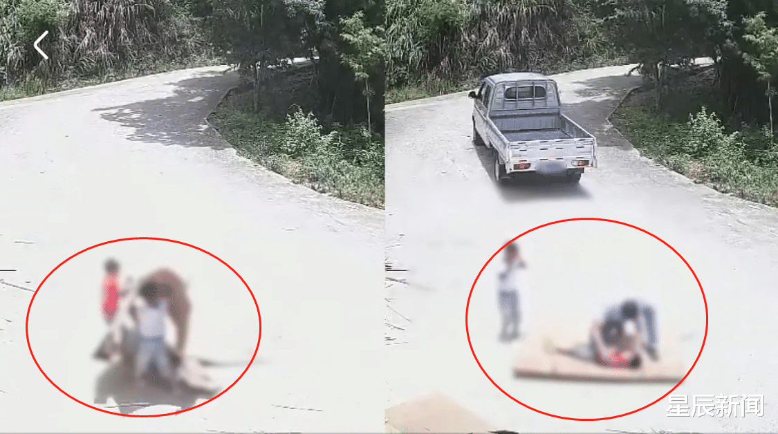  2小孩路中间玩耍被碾压，司机下车后心碎：是自己儿子，已不省人事