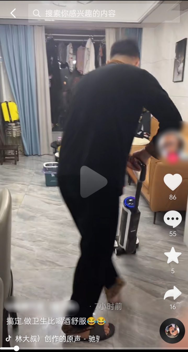 近日,一男子因经常喝酒引起妻子怒砸东西的事件在网上走红