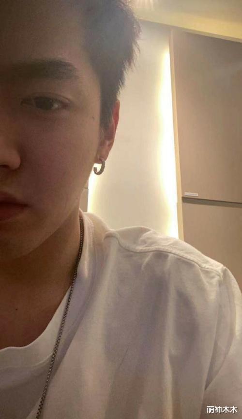 吴亦凡|吴亦凡一夜被曝多名女友，疑似聊天截图曝光，出手阔绰转账三万多