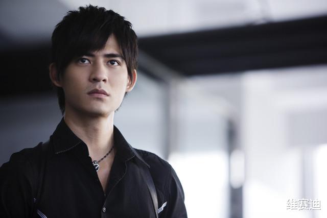 周渝民|周渝民：没有跟紧时代的“男花瓶”，注定成为眼泪