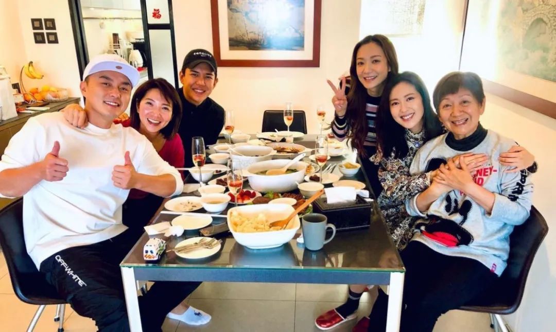 唐诗咏|40岁唐诗咏内心苦楚，前男友奉子成婚表面风轻云淡实则难以释怀