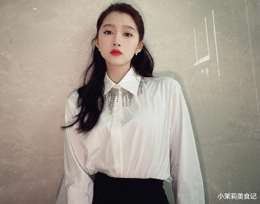 关晓彤|关晓彤晒2个月减脂午餐，获36万人点赞，网友：不开轻食店可惜