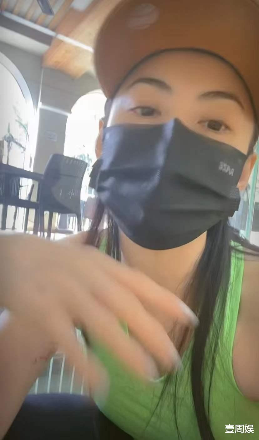 张柏芝|张柏芝做运动太拼了，两只手臂都是瘀伤，身上的纹身太抢镜！