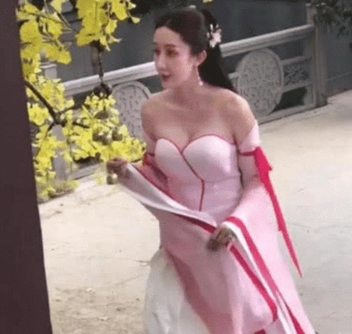 文梦洋|出道12年合作无数大腕，却被称“烂片女王”，如今在抖音大放光彩