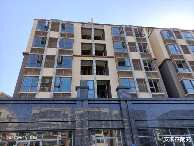 |天庐三期烂尾的洋房还未完工,已经有业主等不及,装修住进了烂尾楼