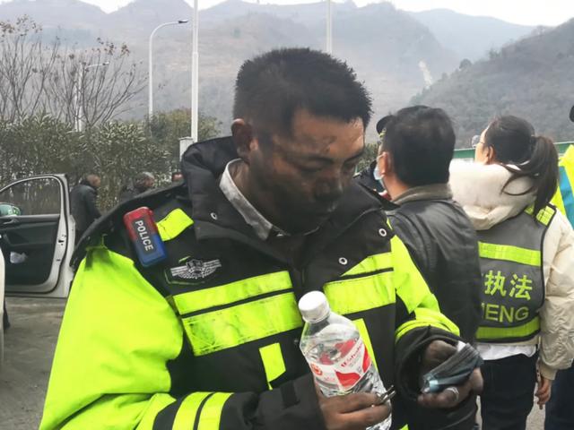 生活报 隧道突发大火，他们的这个决定救了69人