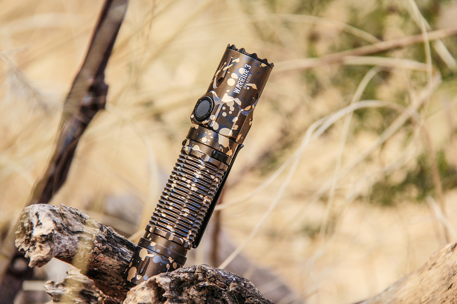 電池|彩裝硬漢、性能強悍：傲雷武士3戰術手電