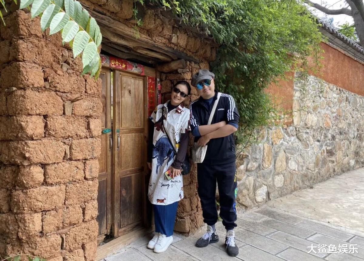 徐峥|徐峥陪小陶虹云南旅游被偶遇，这状态太真实了