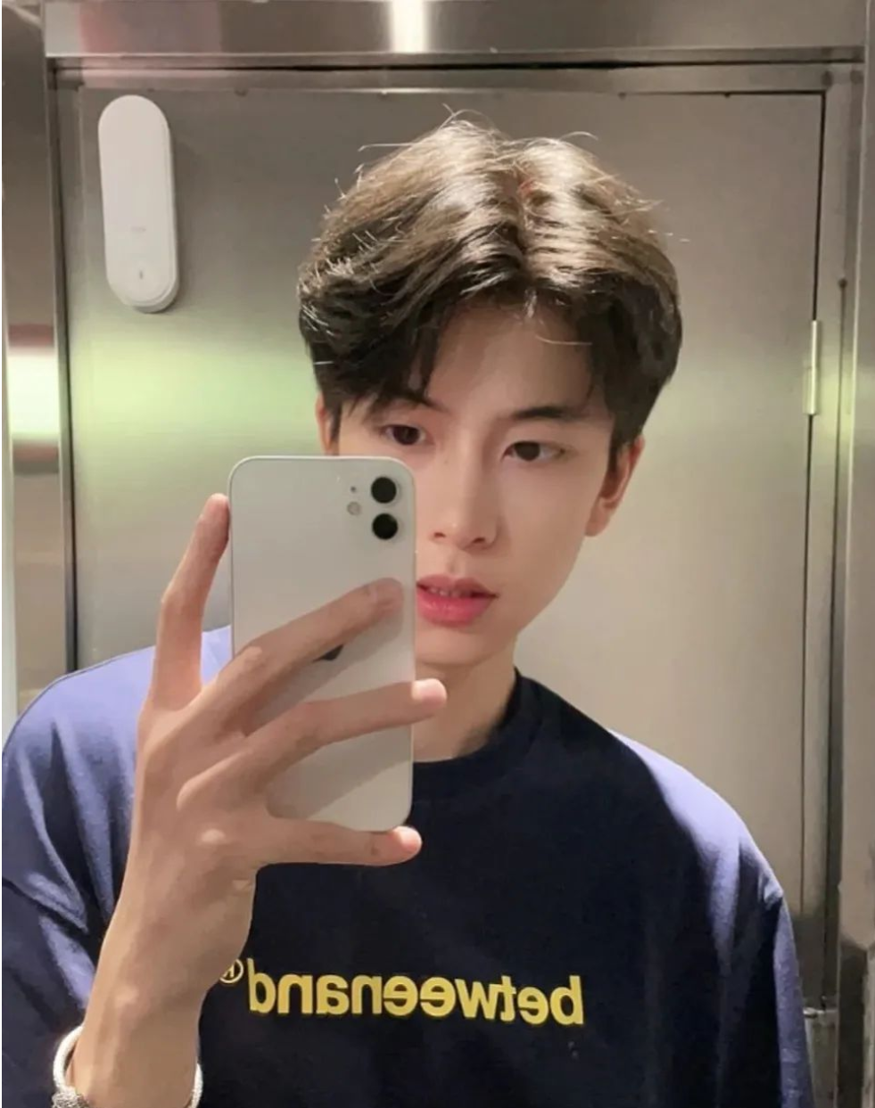 发型|快开学了，16款流行男发安排起来，你最喜欢哪一款