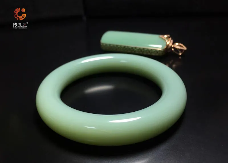 菠菜|“疯狂”的碧玉，5年究竟涨了多少倍？