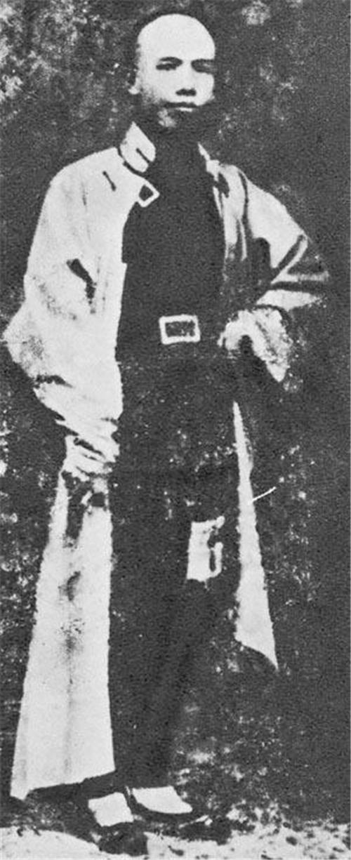 谭嗣同|谭嗣同真实结局：刽子手连砍30多刀才气绝，围观百姓用馒头蘸血吃