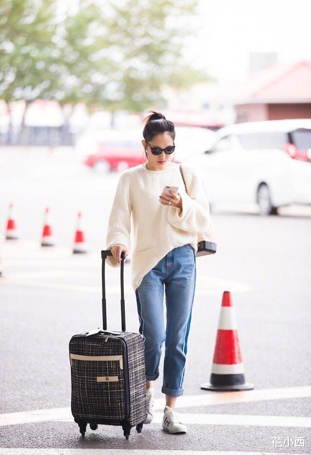 蓓小西 白百何的原装身材真丰满！穿粉色深V领连衣裙，像换了个人似的