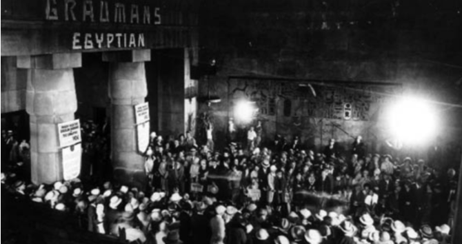 |明星红毯“尬历史”，有人奇装异服，有人肚兜装，有人杀马特风格