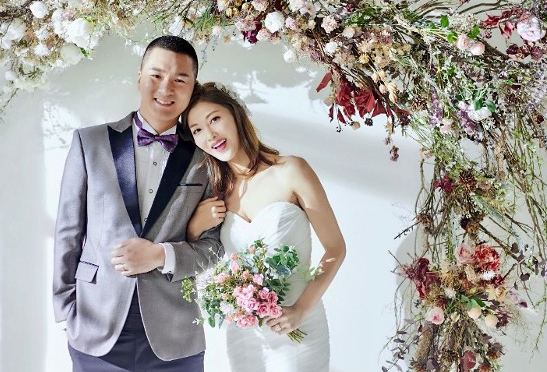 周深|李彩桦离婚一年近况曝光！生日获神秘男送两千枝玫瑰，公开回应感情状态