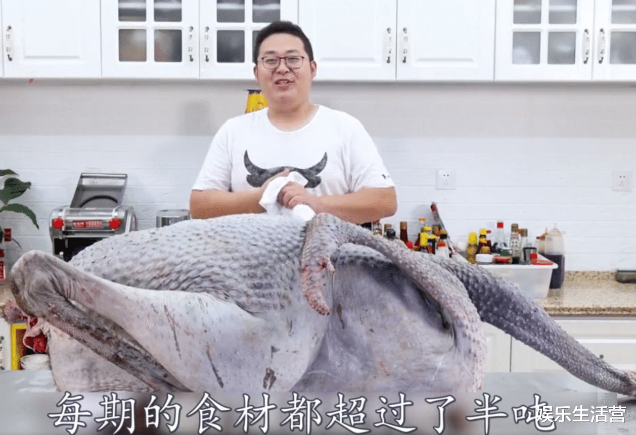 “盐王爷”半吨先生假吃短片曝光,视频仅剩2个,网友:支持封号