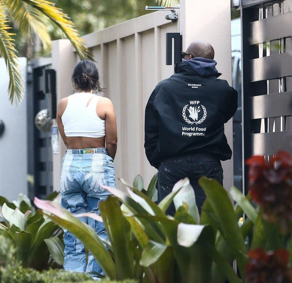 齐秦|坎耶频繁约会异性，同女演员吃饭，元旦日酒店阳台约会女歌手