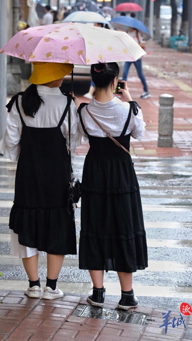 羊城派 ?立夏·街拍丨明亮如夏的笑容，是奖给广州的“小红花”