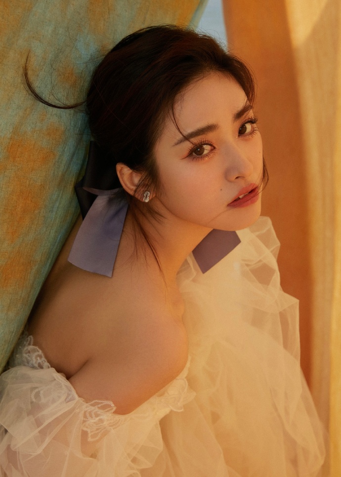 刘浩存|金鸡奖闭幕式举行：李冰冰、倪妮、关晓彤、吴宣仪等红毯造型曝光