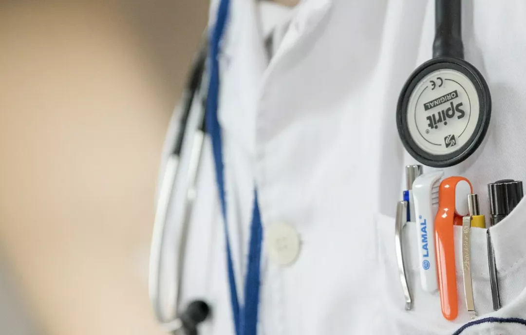 失眠|一次简单体检却导致四肢被截,南法一名女士命运令人唏嘘